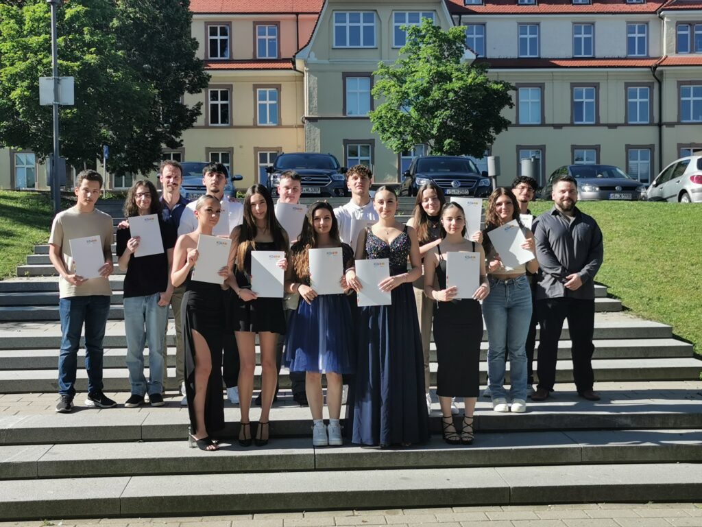Klassenfoto 2 mit Lehrern